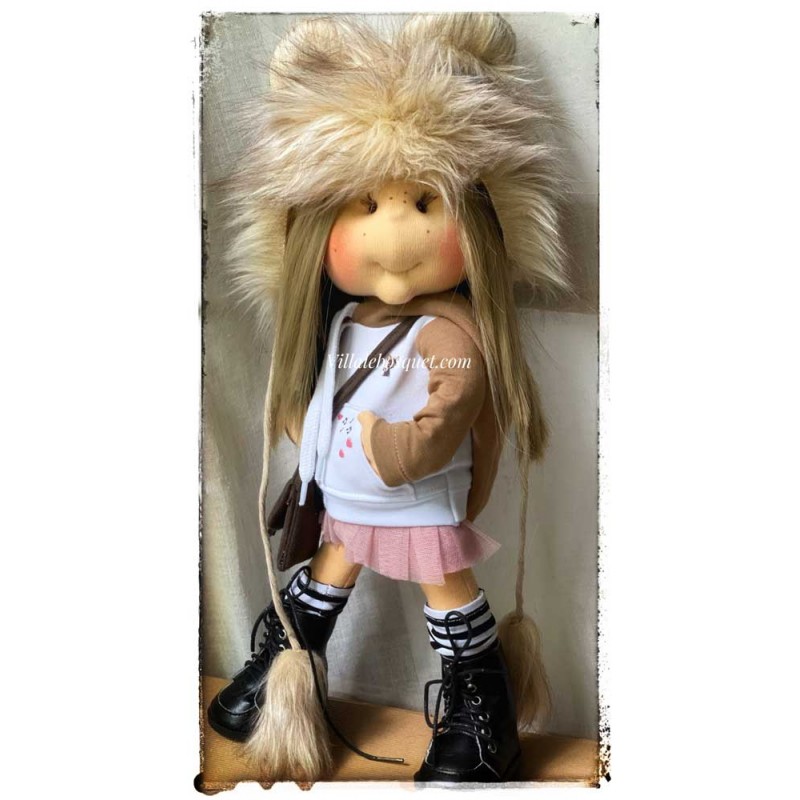 CAROLINE, 38 CM, avec squelette de mouvement POUPEE EN TISSU DES LULLU DOLLS