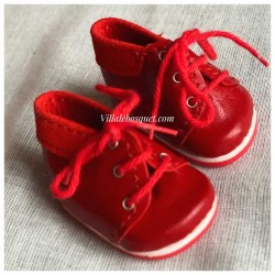 Les belles chaussures de poupées en cuir par l'atelier Wagner sont à la Villalebosquet.com !