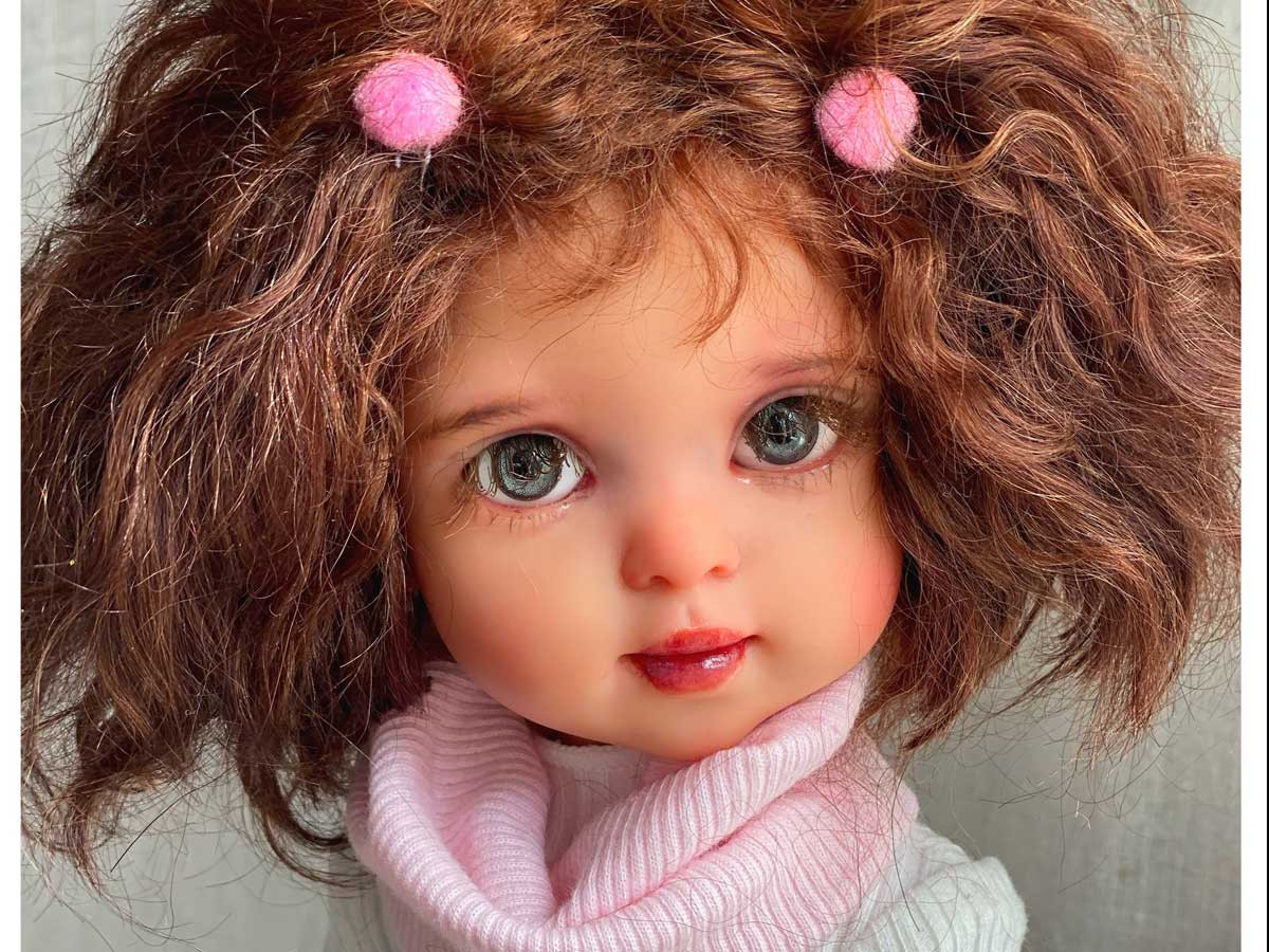 Wonderful customised dolls by Artist Alex Berg !