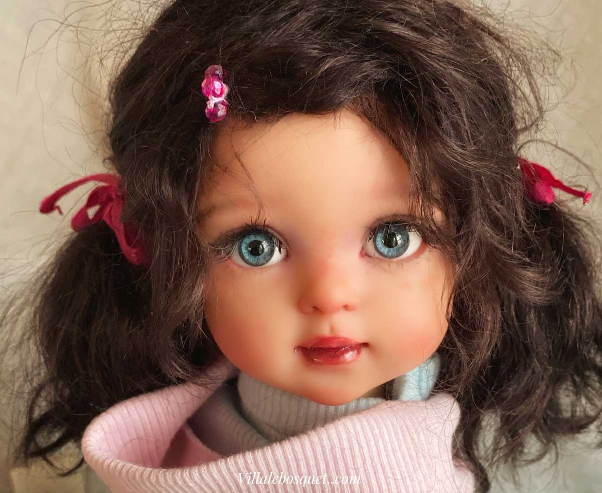 Wonderful customised dolls by Artist Alex Berg !